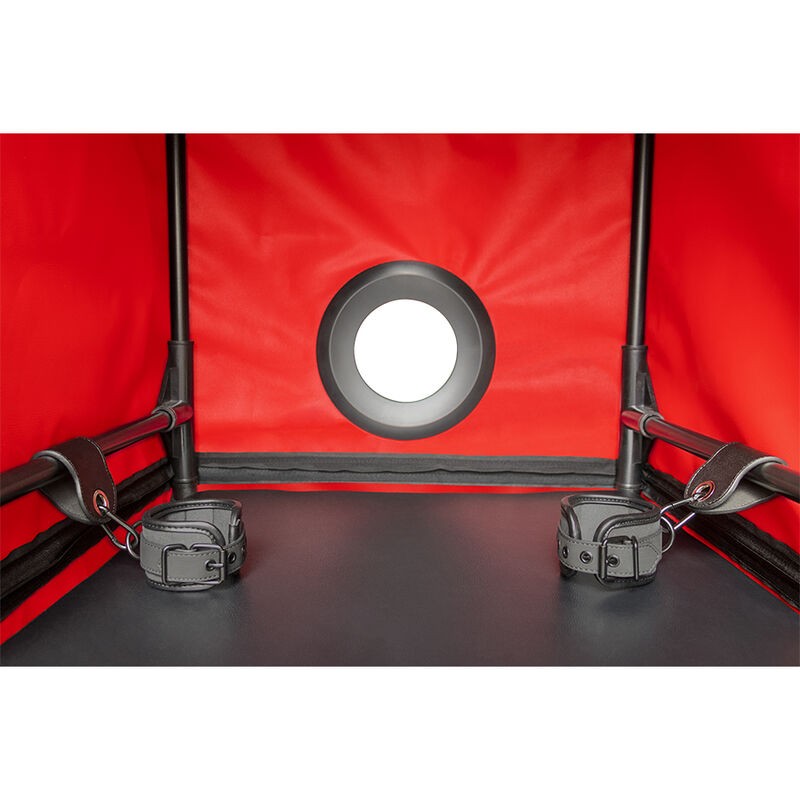 SECRET DOME KINK CLUB CABINA BUKKAKE NEGRO ROJO